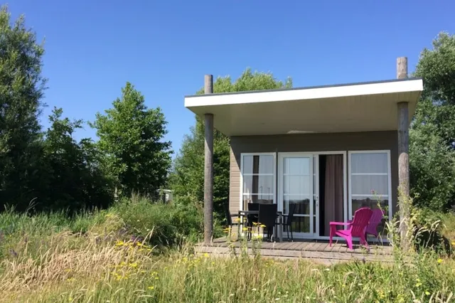 Strand49 in Sint Maartensvlotbrug