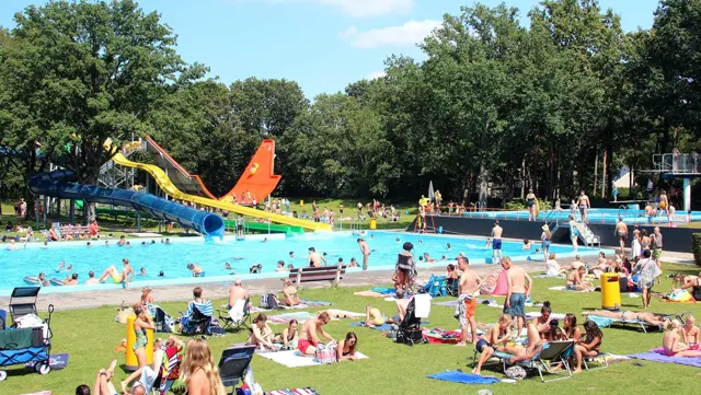 Bosbad Hoeven in Hoeven
